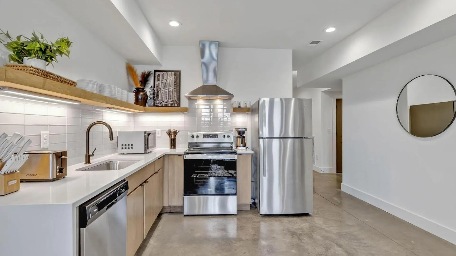 Enchant - Stunning City Views - Modern Luxe Nashville ABD