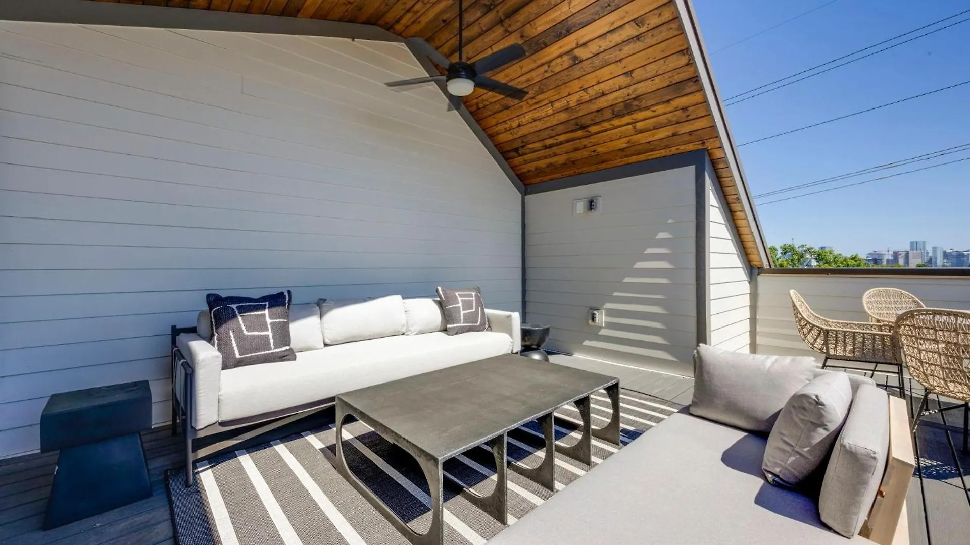 Enchant - Stunning City Views - Modern Luxe Nashville
