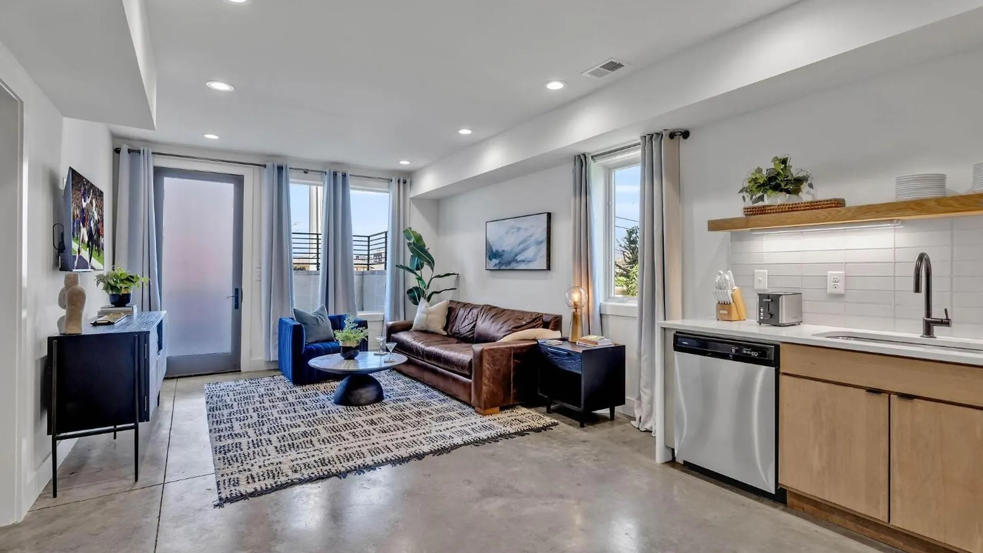 Enchant - Stunning City Views - Modern Luxe Nashville ABD