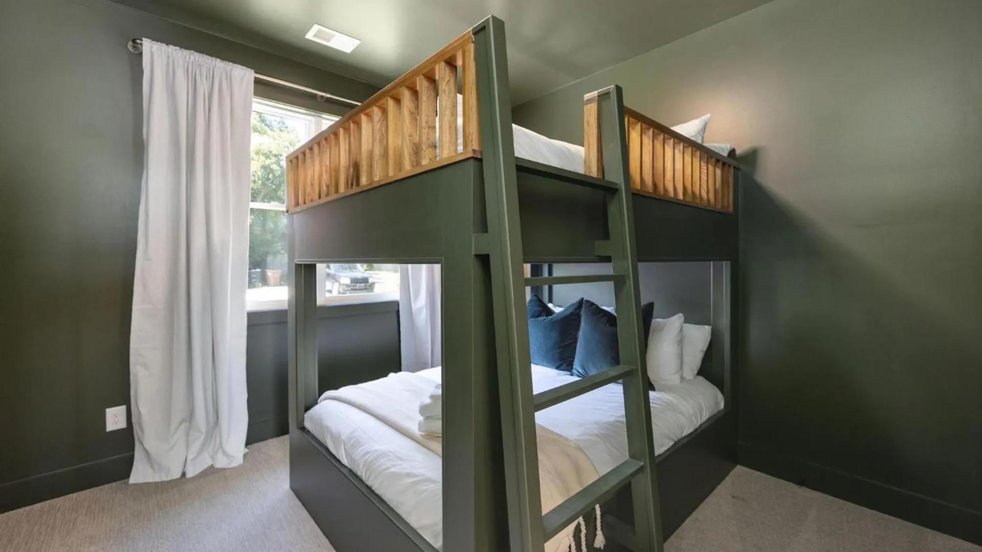 Enchant - Stunning City Views - Modern Luxe Nashville 0*,