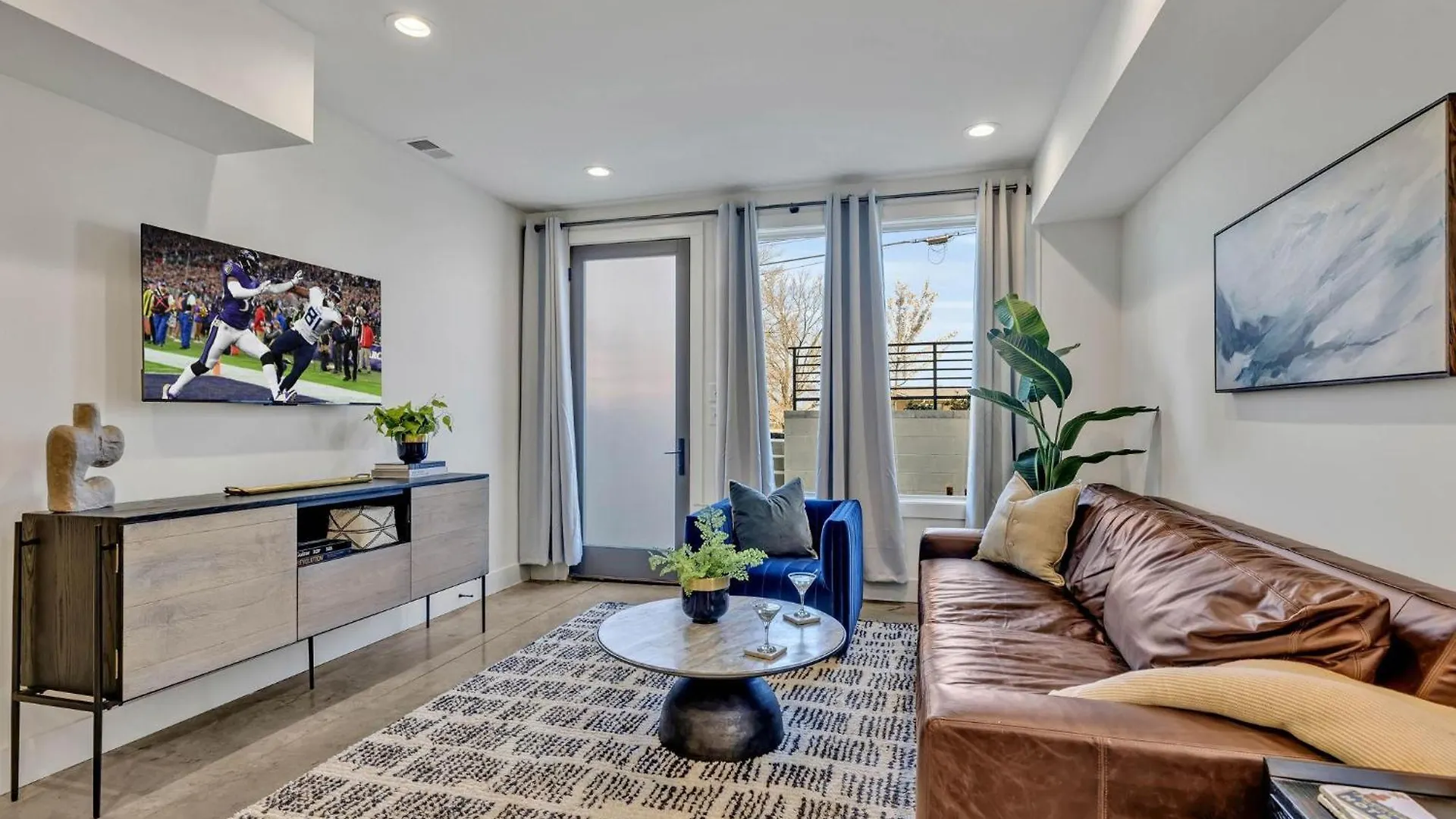 Enchant - Stunning City Views - Modern Luxe Nashville