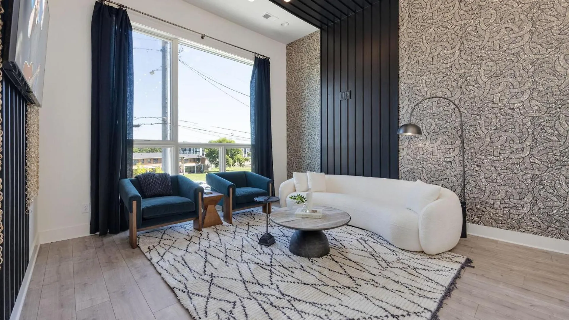Enchant - Stunning City Views - Modern Luxe Nashville