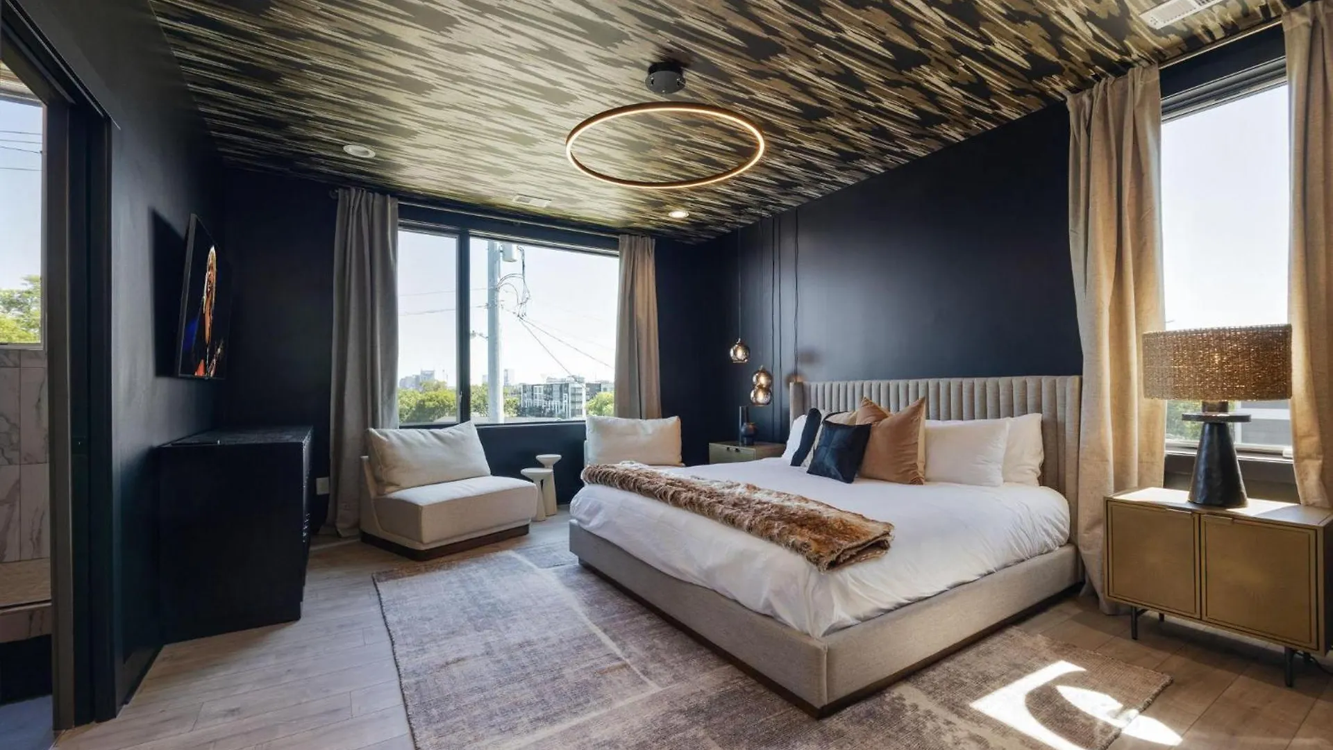 Enchant - Stunning City Views - Modern Luxe Nashville