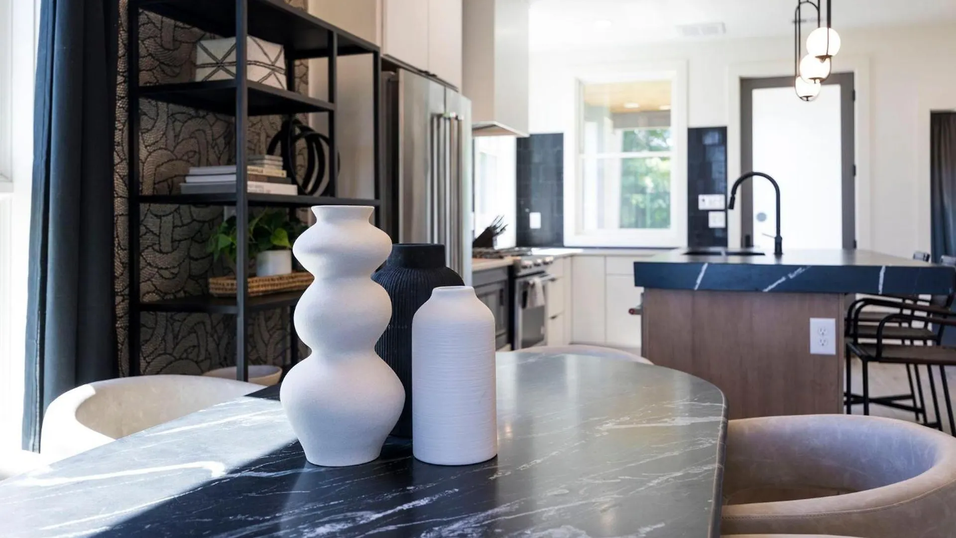 Enchant - Stunning City Views - Modern Luxe Nashville 0*,